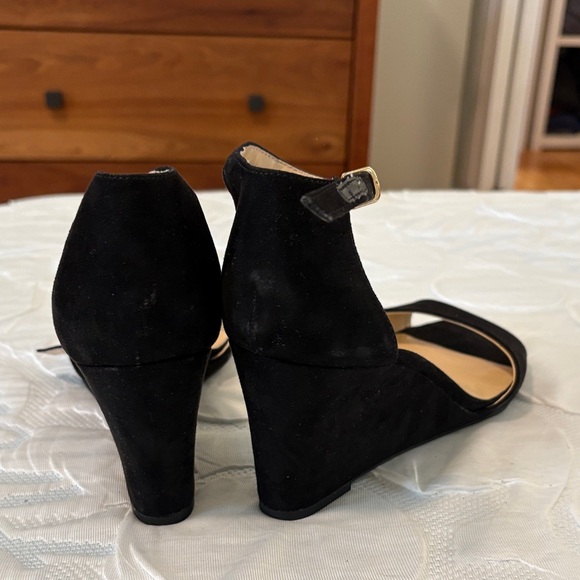 Unisa Elegant Black Wedge Heels - Picture 3 of 3